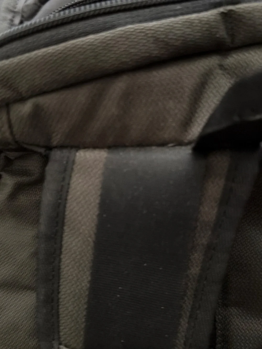 Samsonite Olive Green Men's Backpack with Black Accents